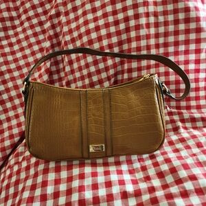 Elegant Tan Crocodile-Embossed Shoulder Bag